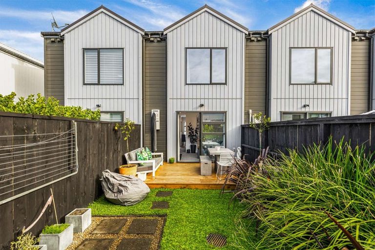 Photo of property in 11 Wai Place, Westgate, Auckland, 0614