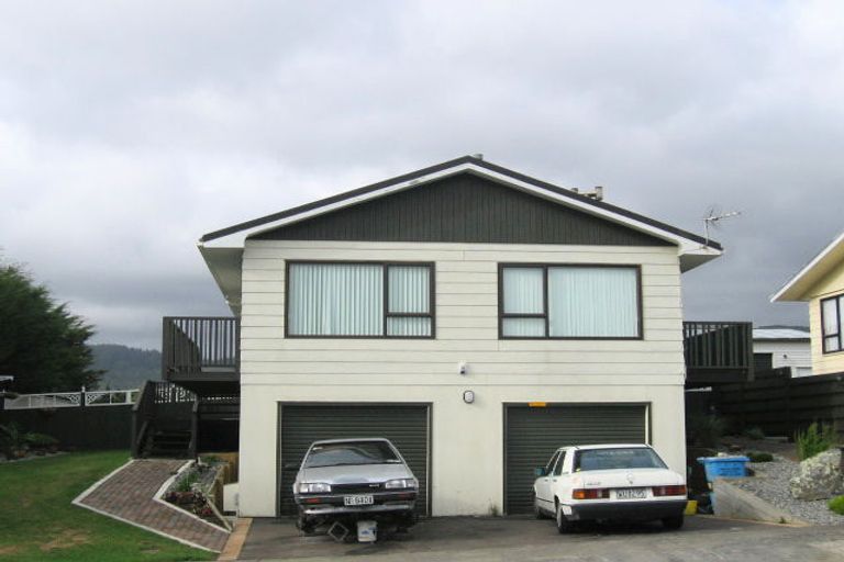 Photo of property in 4 Shaftesbury Grove, Stokes Valley, Lower Hutt, 5019