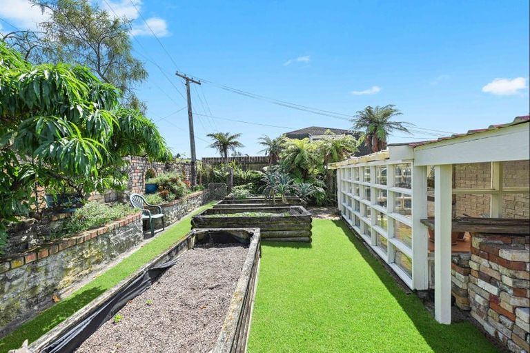 Photo of property in 1 Deseret Road, Temple View, Hamilton, 3218