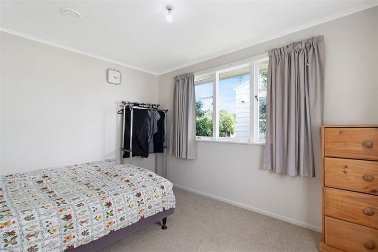 Photo of property in 129 View Road, Sunnyvale, Auckland, 0612