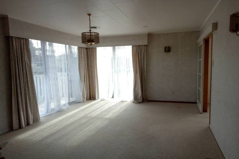 Photo of property in 16 Mawney Road, Henderson, Auckland, 0610