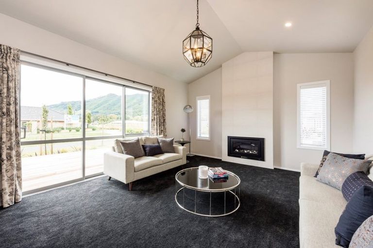 Photo of property in 11 Waipunahau Road, Waikanae, 5036