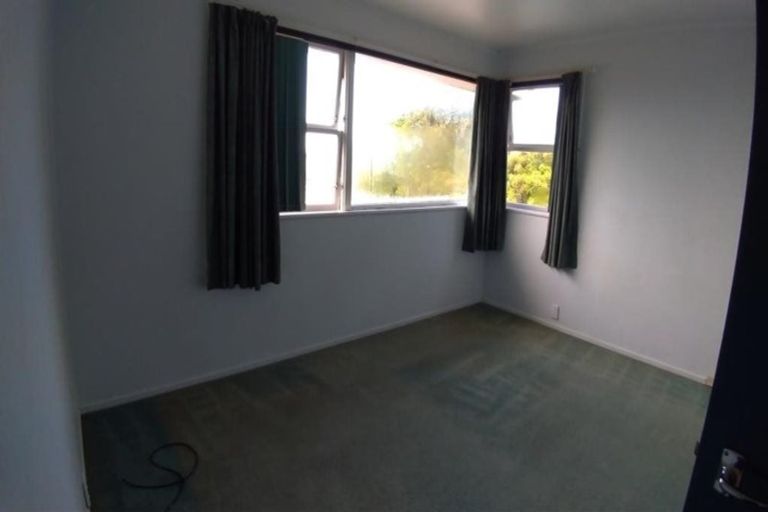 Photo of property in 2/5 Addison Drive, Glendene, Auckland, 0602