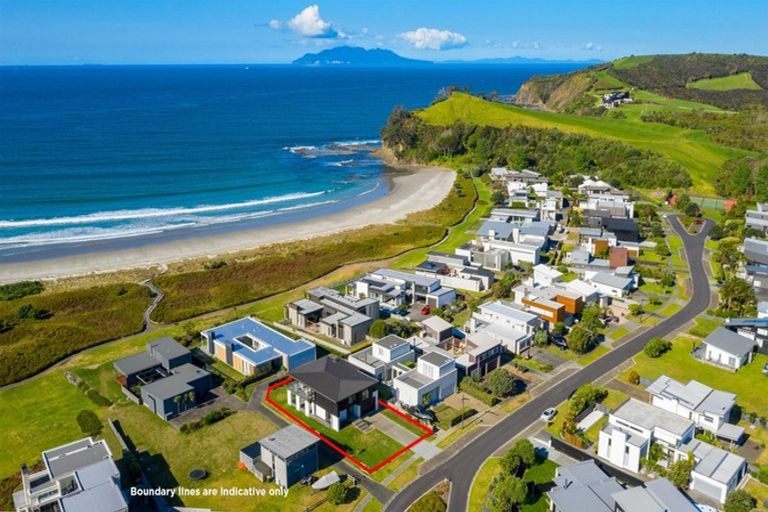 Photo of property in 27 Taumata Road, Omaha, 0986