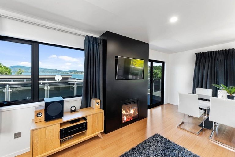 Photo of property in 2b Pah Road, Kawaha Point, Rotorua, 3010