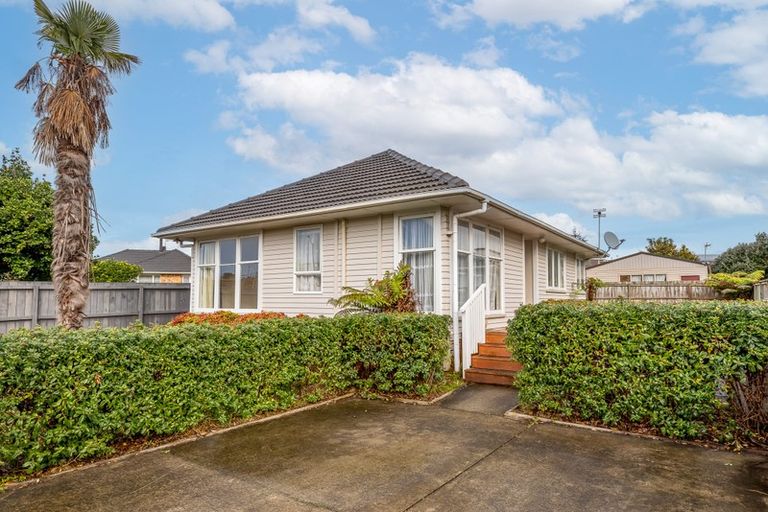 Photo of property in 5 Shamrock Lane, Te Atatu Peninsula, Auckland, 0610
