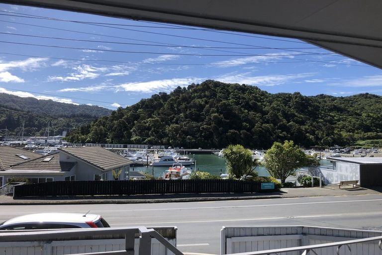 Photo of property in 62 Waikawa Road, Picton, 7220