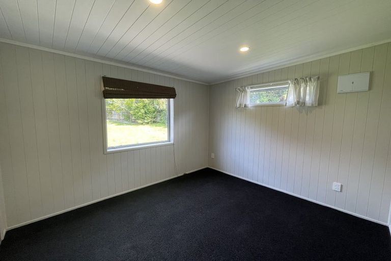 Photo of property in 14 Panzic Place, Glen Eden, Auckland, 0602