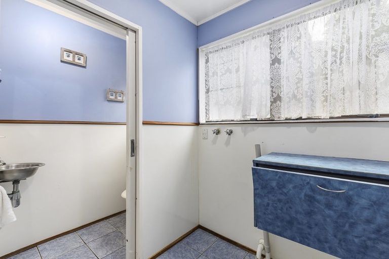 Photo of property in 15 Victory Crescent, Tawa, Wellington, 5028