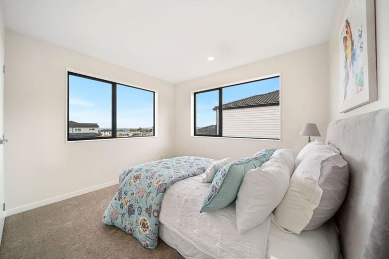 Photo of property in 78 Twin Parks Rise, Papakura, 2110