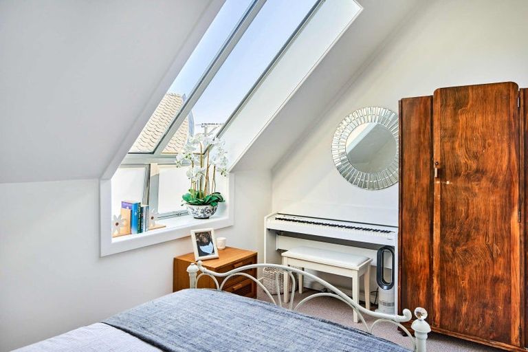 Photo of property in 147 Marine Parade, Eastbourne, Lower Hutt, 5013