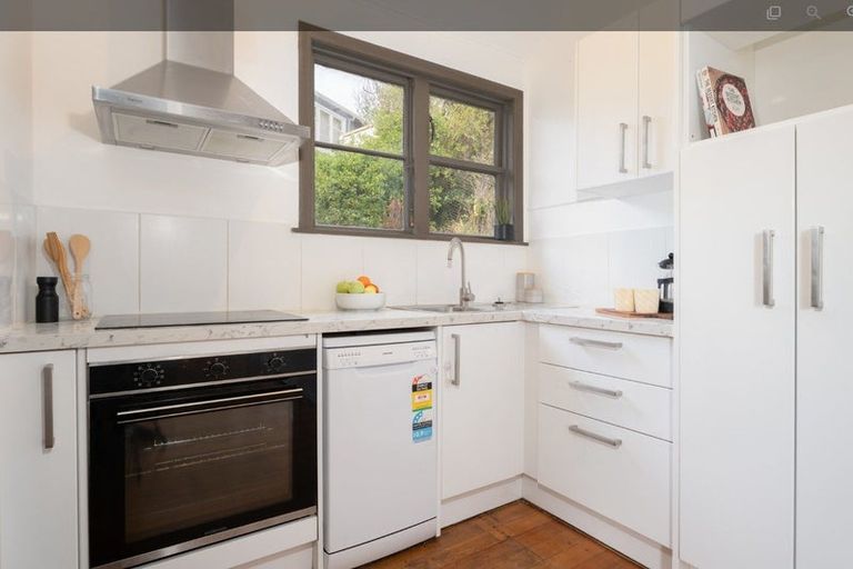 Photo of property in 29 Sidlaw Street, Strathmore Park, Wellington, 6022