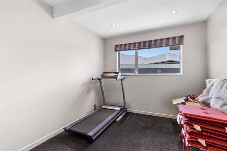 Photo of property in 7 Corsican Grove, Parklands, Christchurch, 8083