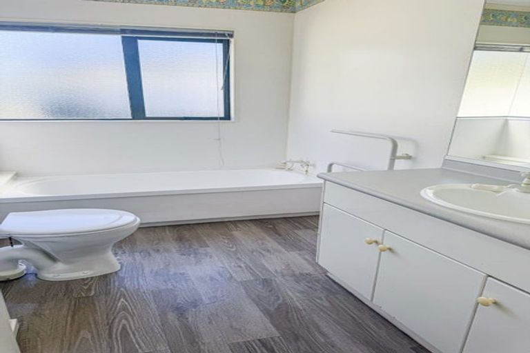 Photo of property in 84 Churchill Drive, Taradale, Napier, 4112