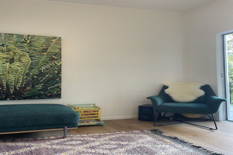 Photo of property in 60 Kauri Point Road, Laingholm, Auckland, 0604