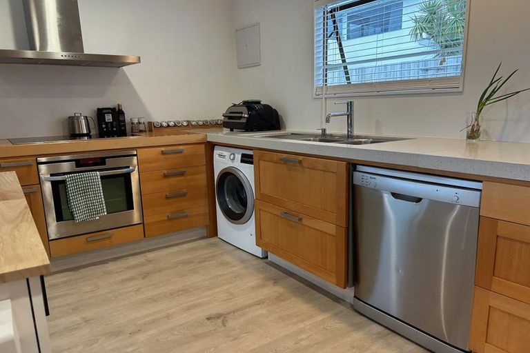 Photo of property in 46 Surf Road, Stanmore Bay, Whangaparaoa, 0932