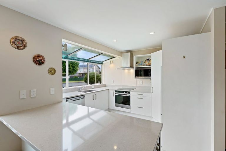 Photo of property in 17 Watson Drive, Paraparaumu Beach, Paraparaumu, 5032