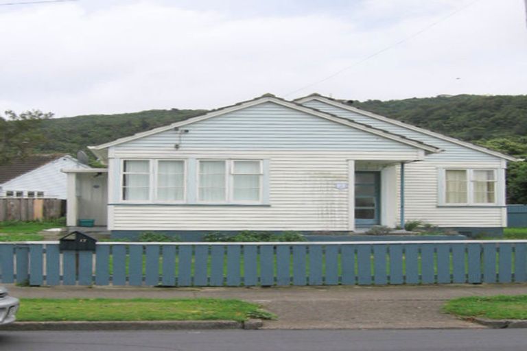 Photo of property in 17 Compton Crescent, Taita, Lower Hutt, 5011