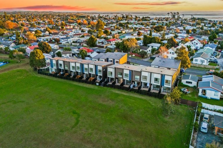 Photo of property in 17/17 Barneys Farm Road, Clendon Park, Auckland, 2103