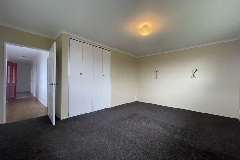 Photo of property in 39 Vera Road, Te Atatu South, Auckland, 0610