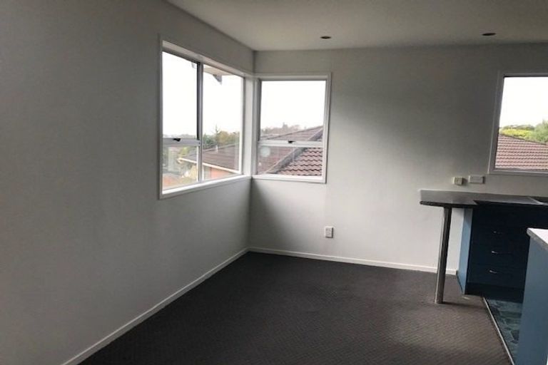 Photo of property in 20 Zingaro Place, Massey, Auckland, 0614