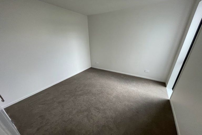 Photo of property in 8/101 Hobsonville Road, West Harbour, Auckland, 0618