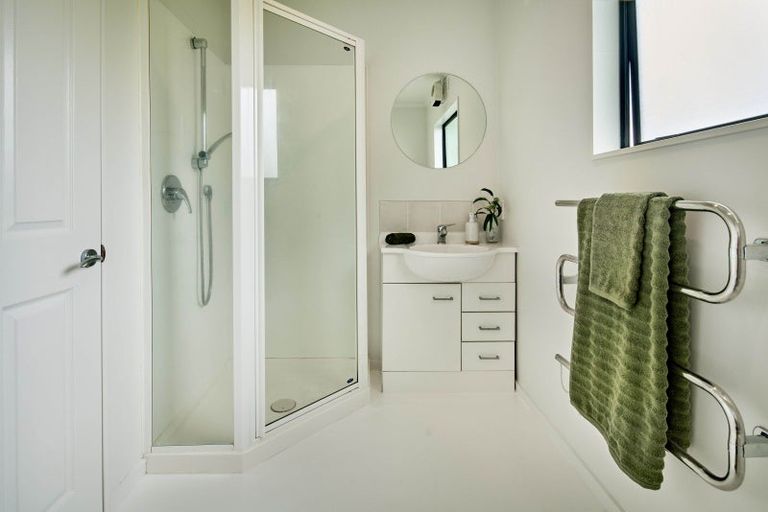 Photo of property in 5 Bishops Glen, Tawa, Wellington, 5028