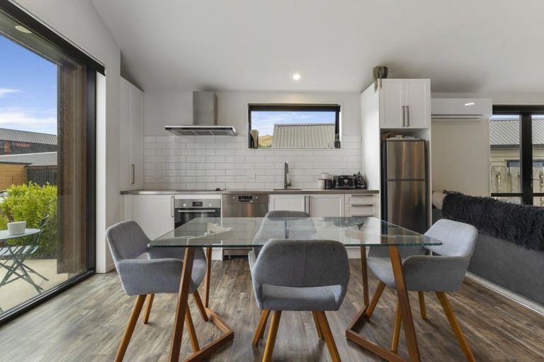 Photo of property in 22 Huxley Place, Lake Hayes, Queenstown, 9304