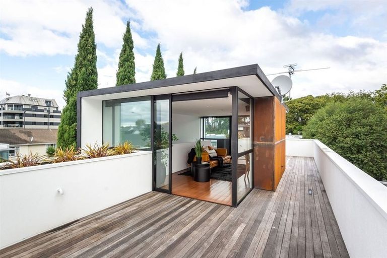 Photo of property in 1 Millbank Lane, Merivale, Christchurch, 8014