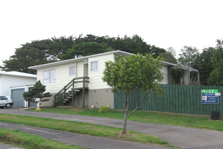 Photo of property in 2/12 Mona Vale, West Harbour, Auckland, 0618