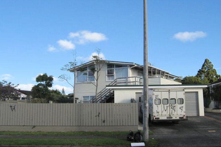 Photo of property in 119 Reeves Road, Pakuranga Heights, Auckland, 2010