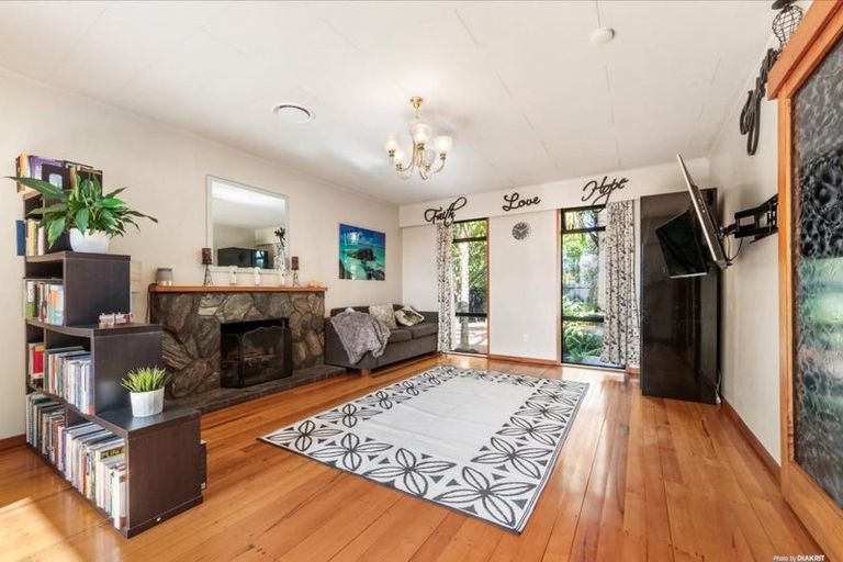 Photo of property in 4191 Great North Road, Glen Eden, Auckland, 0602