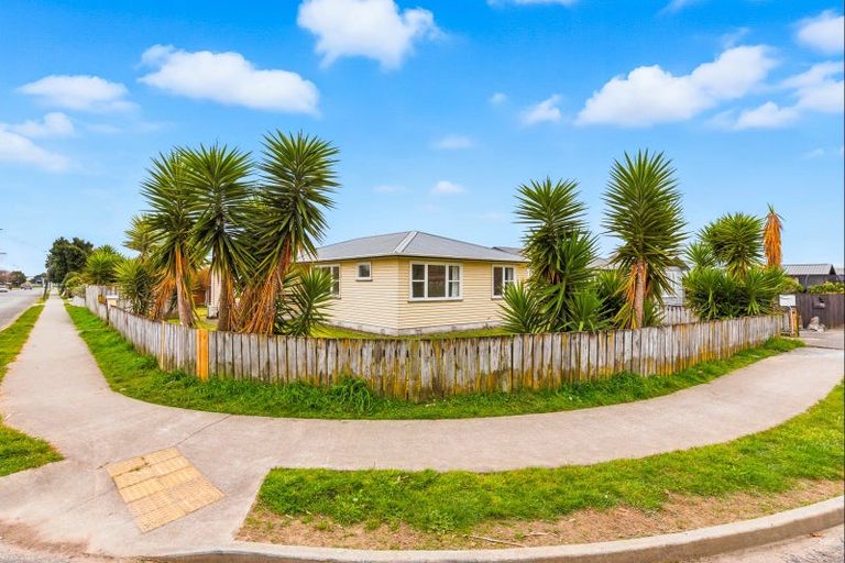 Photo of property in 2 Collingwood Street, Levin, 5510