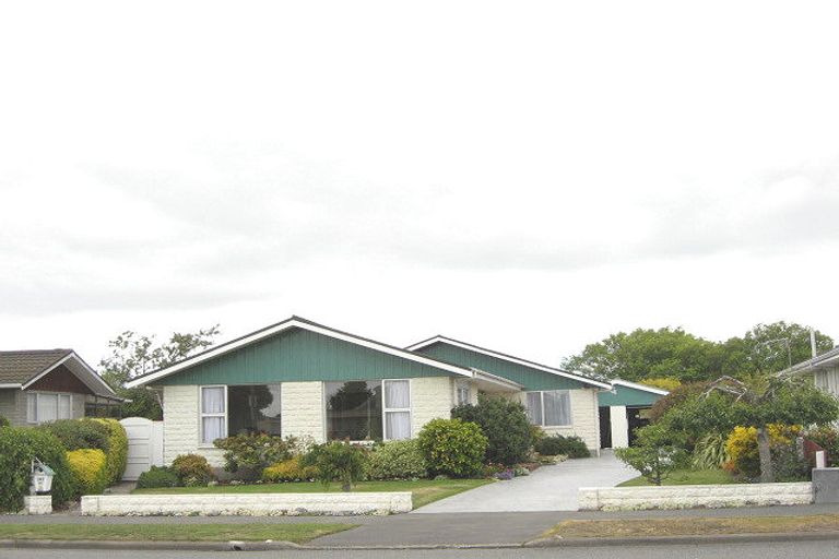 Photo of property in 147 Queenspark Drive, Parklands, Christchurch, 8083