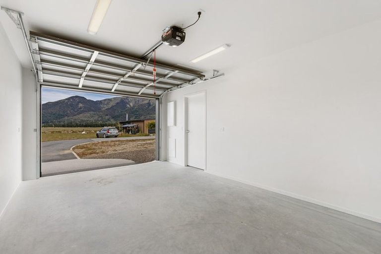 Photo of property in 159 Burdon Loop, Lake Hawea, 9382