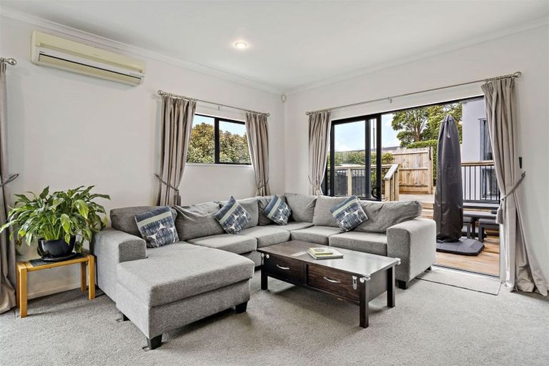Photo of property in 1 Pyrite Street, Westgate, Auckland, 0614