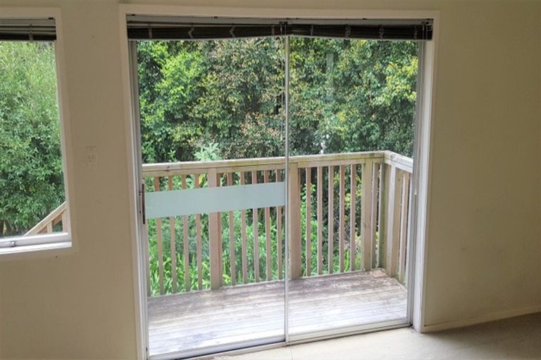 Photo of property in 2/23 Camelot Place, Glenfield, Auckland, 0629