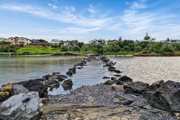 Photo of property in 7/89 Beach Road, Te Atatu Peninsula, 0610