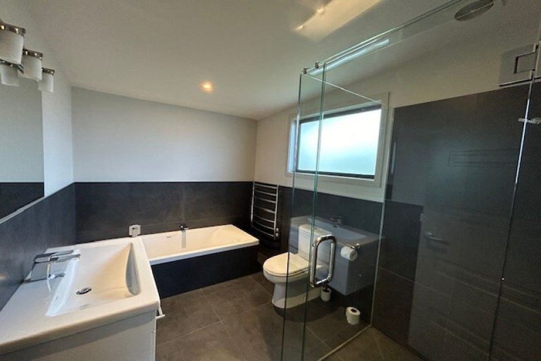 Photo of property in 1 Valley Crescent, Wanaka, 9305