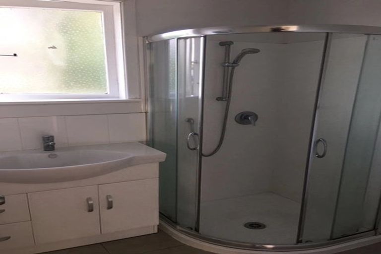 Photo of property in 23 Sheridan Drive, New Lynn, Auckland, 0600