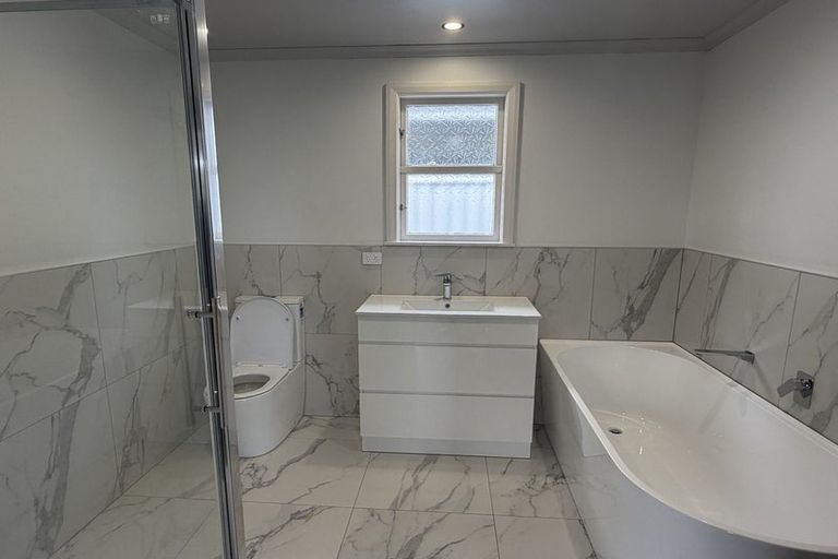 Photo of property in 24 Akaroa Avenue, Awapuni, Palmerston North, 4412