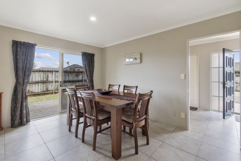 Photo of property in 12 Flora Way, Rototuna, Hamilton, 3210