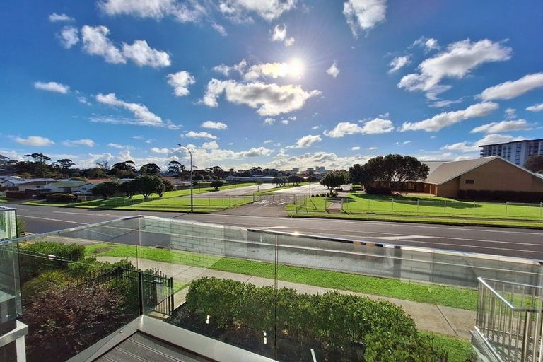 Photo of property in 2/8 Kerrs Road, Wiri, Auckland, 2104