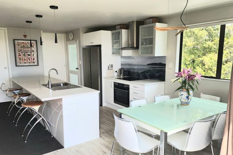 Photo of property in 34b Totara Road, Stanmore Bay, Whangaparaoa, 0932