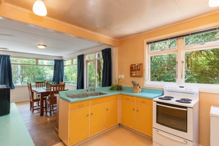 Photo of property in 142 Pinehaven Road, Pinehaven, Upper Hutt, 5019