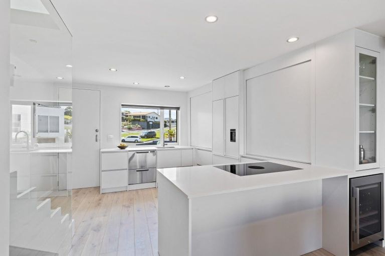 Photo of property in Weekeston Apartments, 2a Nobs Line, Strandon, New Plymouth, 4312