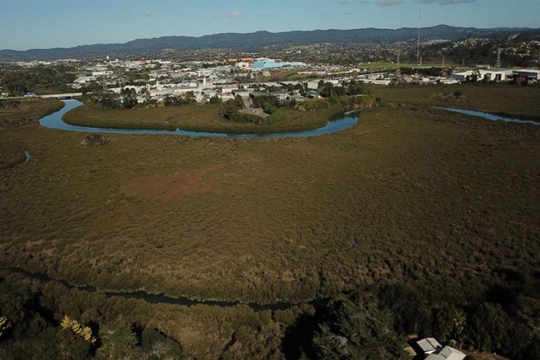 Photo of property in 16 River Road, Te Atatu Peninsula, Auckland, 0610
