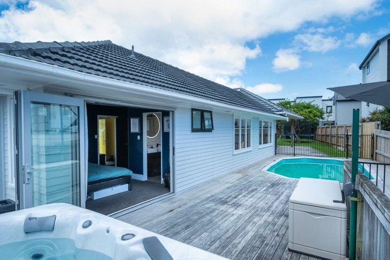 Photo of property in 3 Shamrock Lane, Te Atatu Peninsula, Auckland, 0610