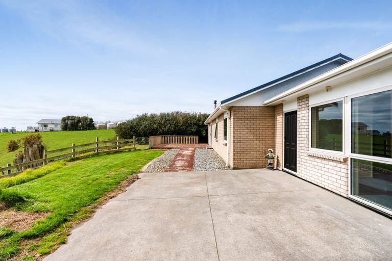 Photo of property in 333 Paraite Road, Paraite, New Plymouth, 4373
