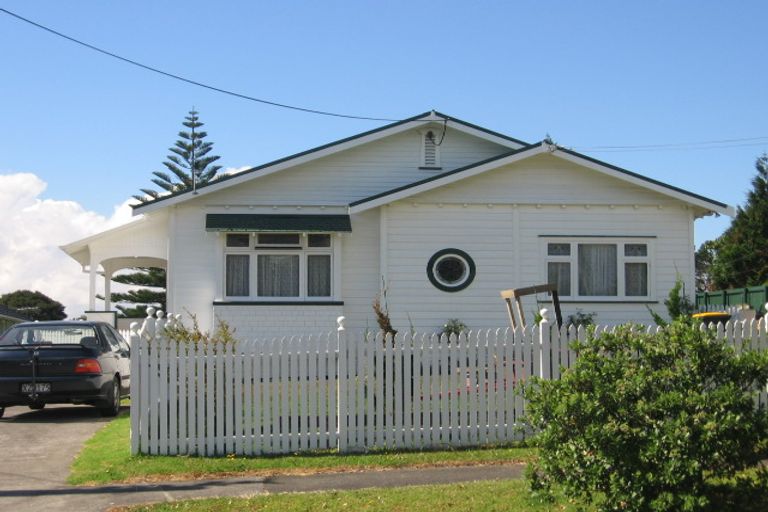 Photo of property in 33 Koromiko Street, New Lynn, Auckland, 0600